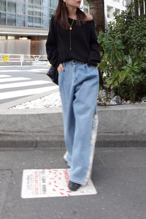 オフショルルーズニット